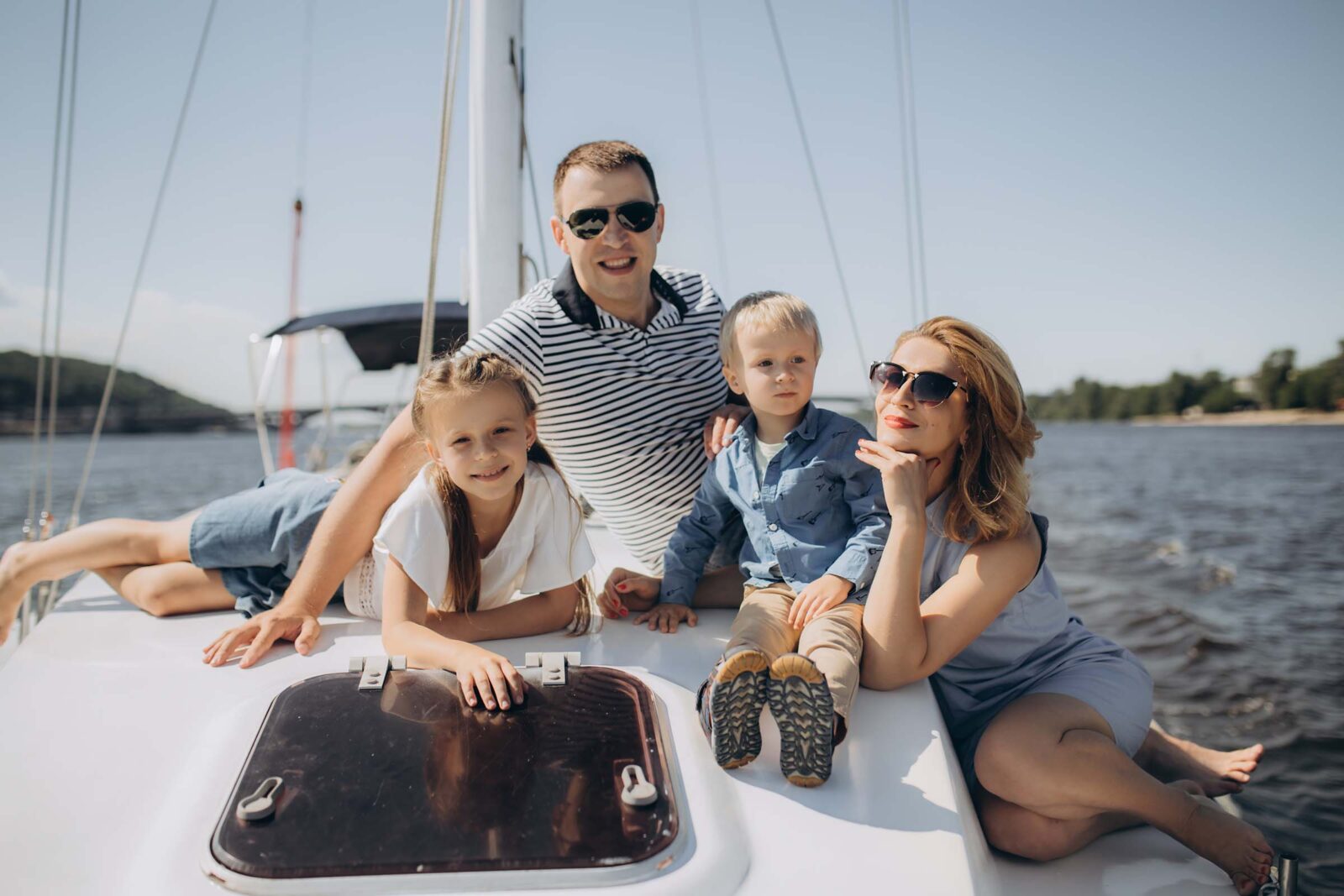 family-portrait-on-the-deck-of-the-yacht-9G63WLV.jpg